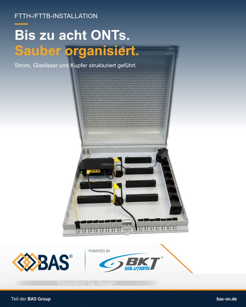Acht ONTs, die zugehörigen Netzteile ...